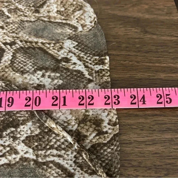 Mango Faux Amphibian Skin Flowy Blouse Size 2 - Picture 8 of 9